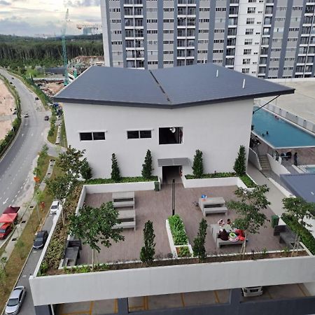 Impiana Homestay Near Putrajaya, Cyberjaya, Musliem Only,Wifi,Netflix Кампунг Денгкил Экстерьер фото