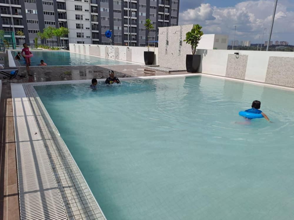 Impiana Homestay Near Putrajaya, Cyberjaya, Musliem Only,Wifi,Netflix Кампунг Денгкил Экстерьер фото
