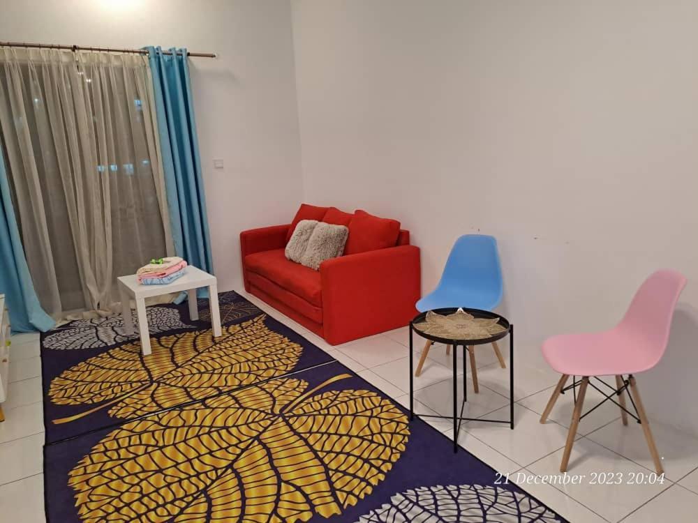 Impiana Homestay Near Putrajaya, Cyberjaya, Musliem Only,Wifi,Netflix Кампунг Денгкил Экстерьер фото